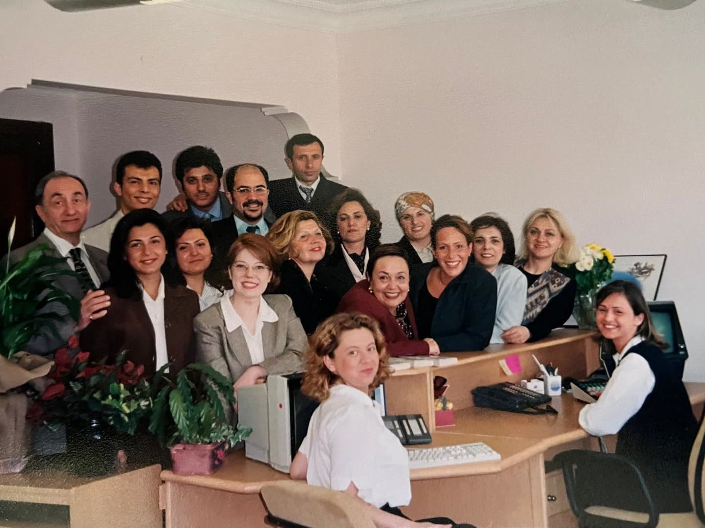 The UTS team gathered around the front desk of the İstanbul office in the firm’s early years